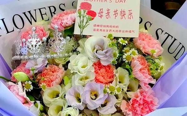 儿子第一次送妈妈母亲节礼物_好妈妈三