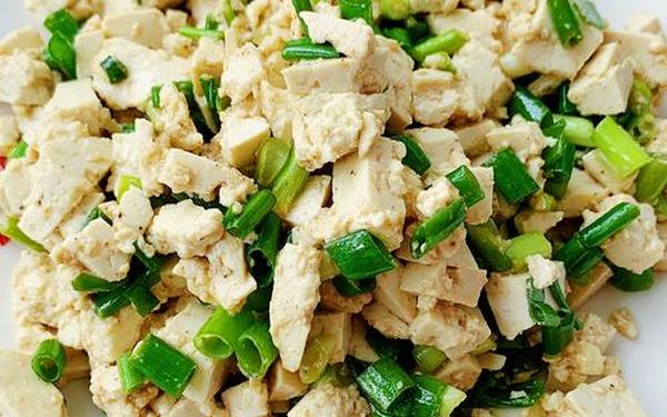 小葱拌豆腐歇后语(小葱拌豆腐一清二白类似的歇后语)