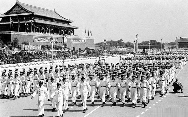 国庆70周年大阅兵完整版、1971年国庆阅兵