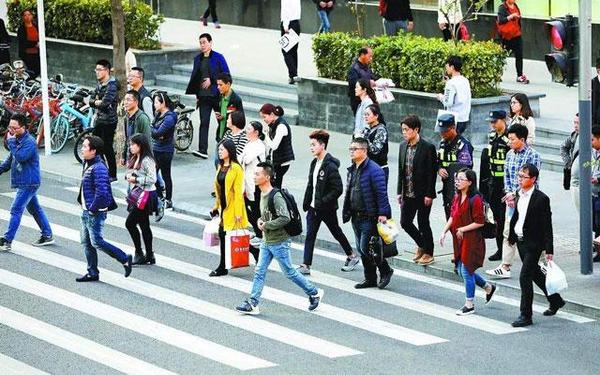 中国式过马路、中国式过马路引发了国人