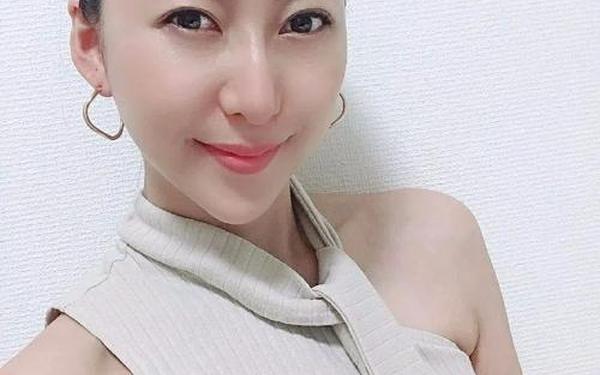 娇美的妈妈、我美艳丰满的吗咪