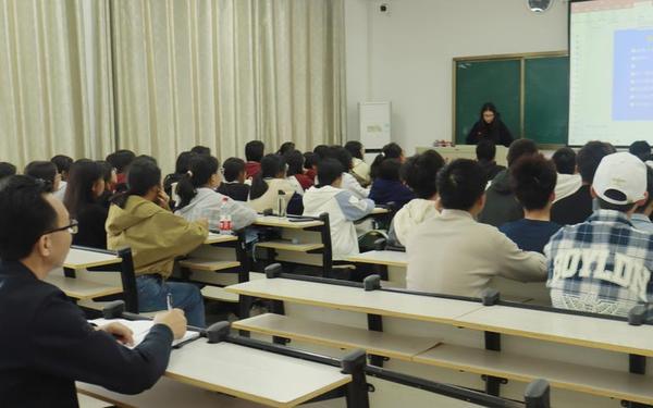 开学第一课图片_大学课堂图片