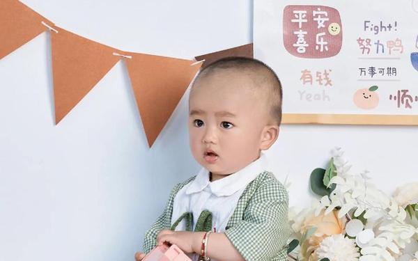下成长-拍照片时左右拿反了