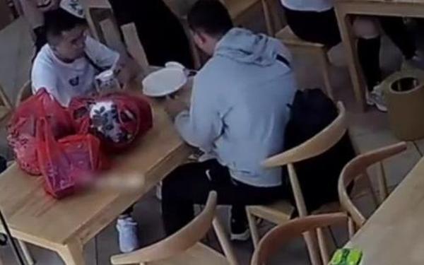 店主送大学生榨菜遭邻投诉 处理食品投诉的技巧 店主送大学生榨菜遭邻投诉 处理食品投诉的技巧