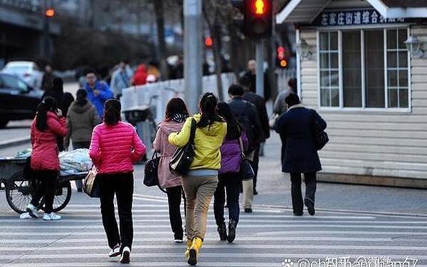 中国式过马路、中国式过马路引发了国人
