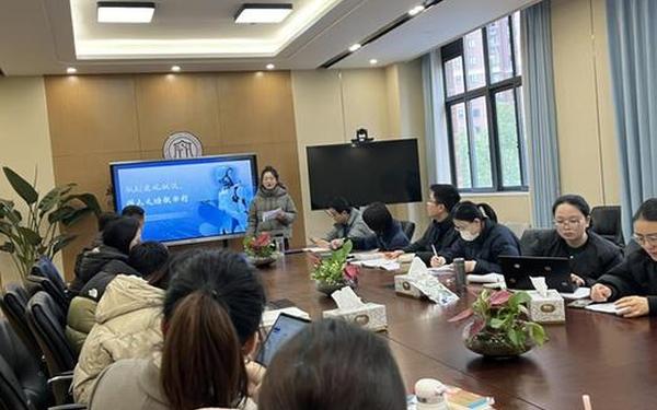 党委书记开学第一课;《开学第一课》授课美篇